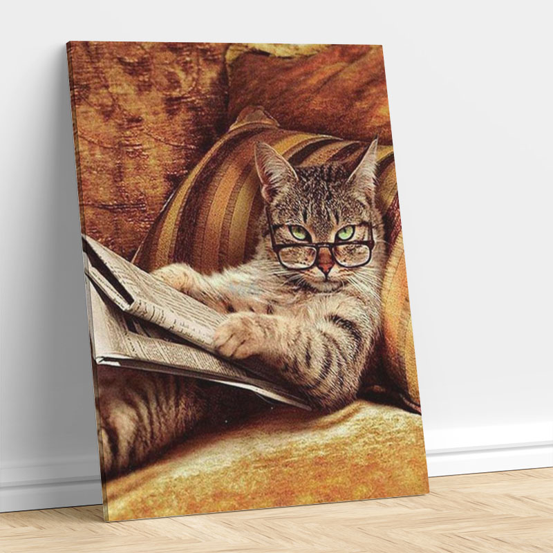 Katze liest Buch