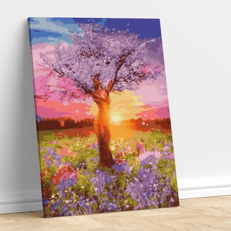 Schöner Baum mit Sonnenuntergang