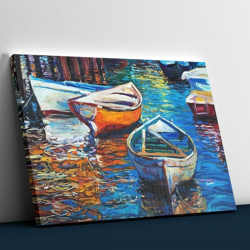Boote auf dem Stadtfluss