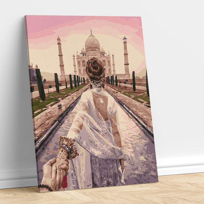 Romantisches Paar, das Taj beobachtet